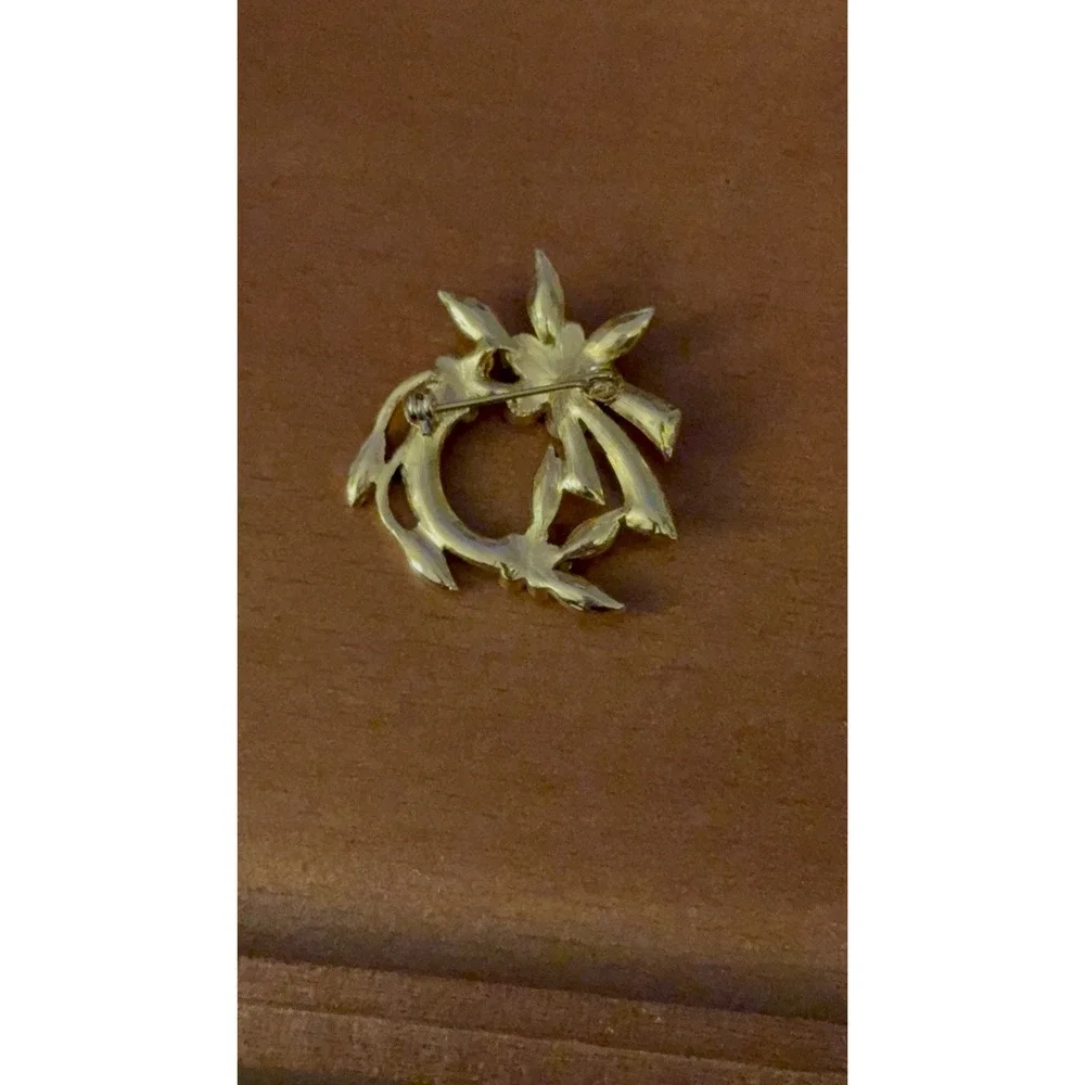 Vintage Gold Tone Multi Color Rhinestone Floral Wreath Brooch Pin Crystal Flower